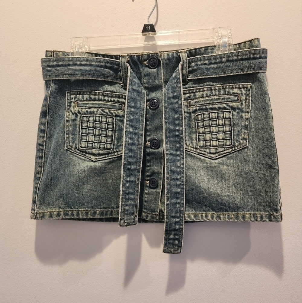 American Eagle denim mini skirt sz 4 y2k belted, Button Front, woven pockets